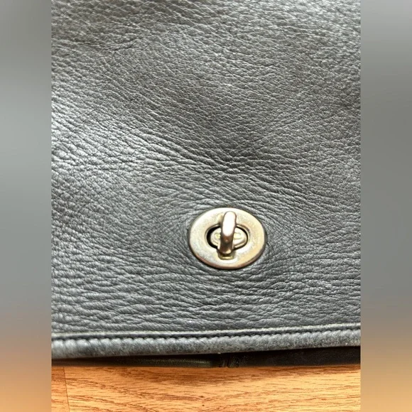 Laura U.S.A. Black Leather Vintage Crossbody Bag - Picture 5 of 13